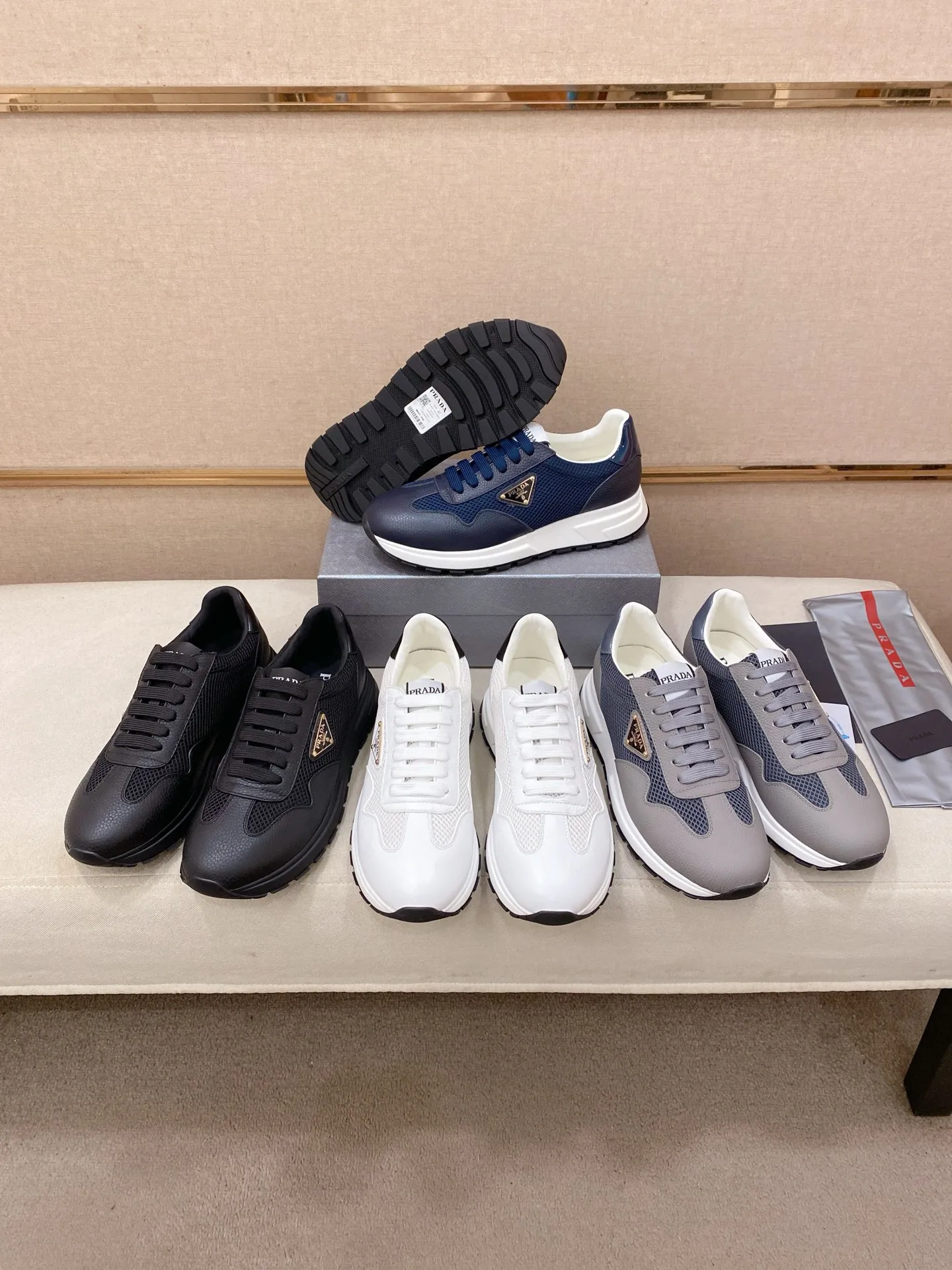 Men's shoes 💰 580💰 ✔️✔️✔️High version High-quality new PRADA (Prada) counters are launched simultaneously, new men's shoes, 😘fabrics are selected from first-layer cowhide fabrics. Lining: Imported cowhide leather lining. 👍🏿High-end☄️Open-molded non-slip rubber outsole, exquisite lines, simple and elegant, comfortable and high-end for leisure travel. Code number: 38 to 45